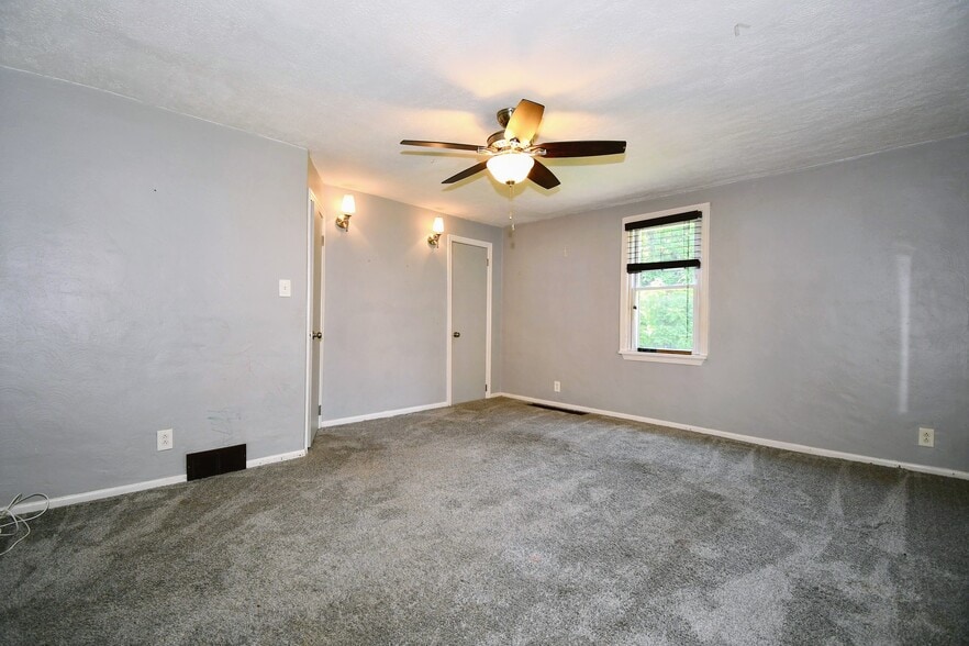 Building Photo - 1023 Joseph St