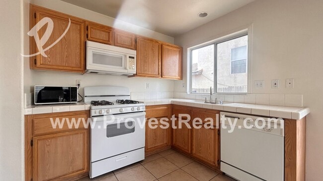 Building Photo - 3 Bed, 2 Bath Victorville Home!!