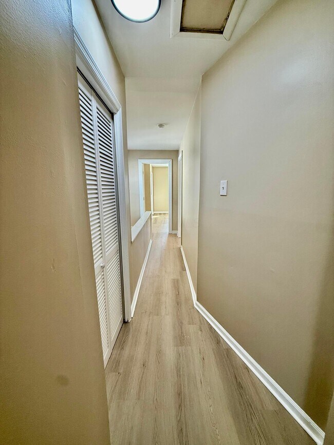 Building Photo - 575 Gilbert St