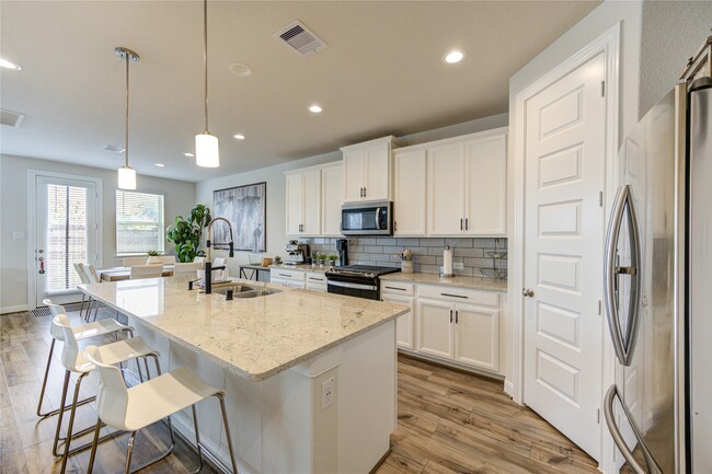 Building Photo - 4210 Peaceful Pines Ln