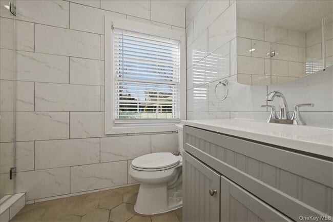 Building Photo - 18 Durham Rd