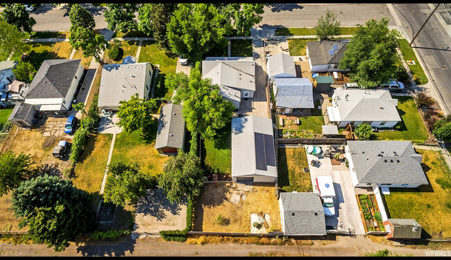 Building Photo - 1316 W Gillespie Ave