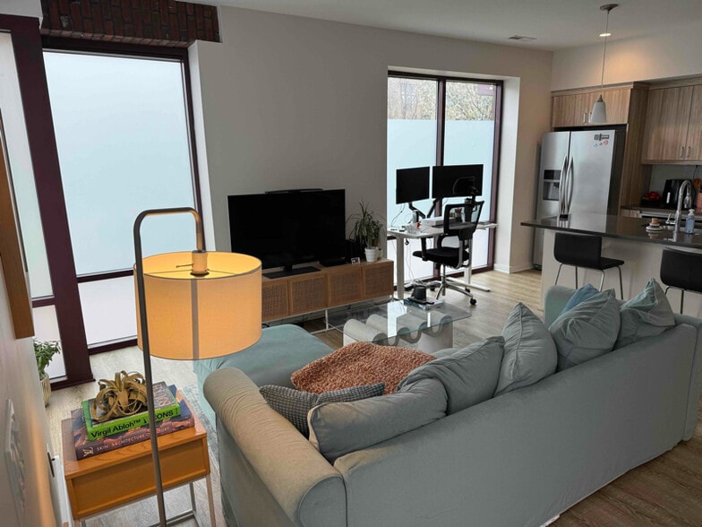 Building Photo - 365 Auden Ave