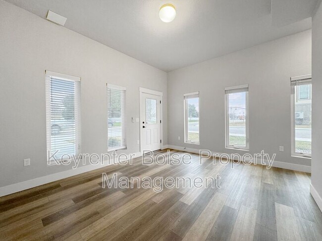 Building Photo - 8175 W Tudor Ln