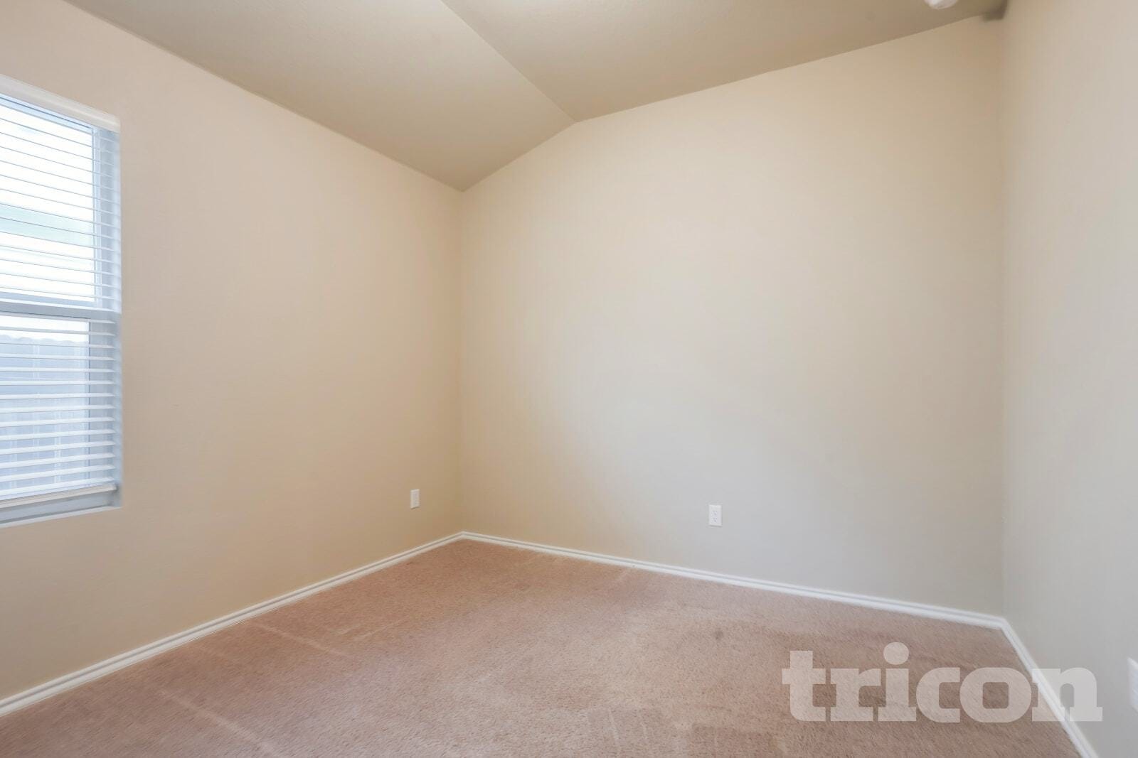 Building Photo - 5300 Saddle Clb Dr