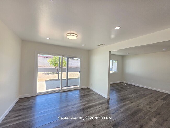 Building Photo - 858 N Darfield Ave