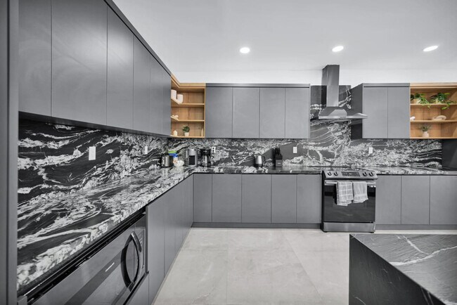 Building Photo - 5313 NE 1st Ave