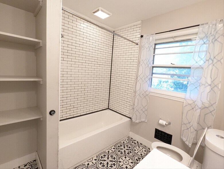 Hallway full bath - 114 McFarlin Rd