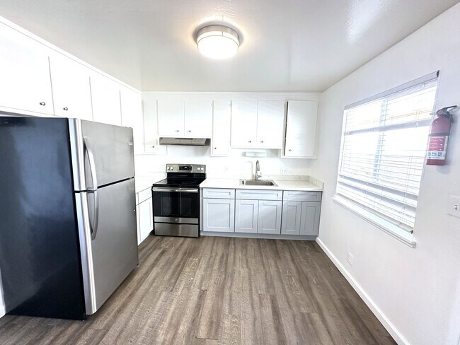 Building Photo - 3408