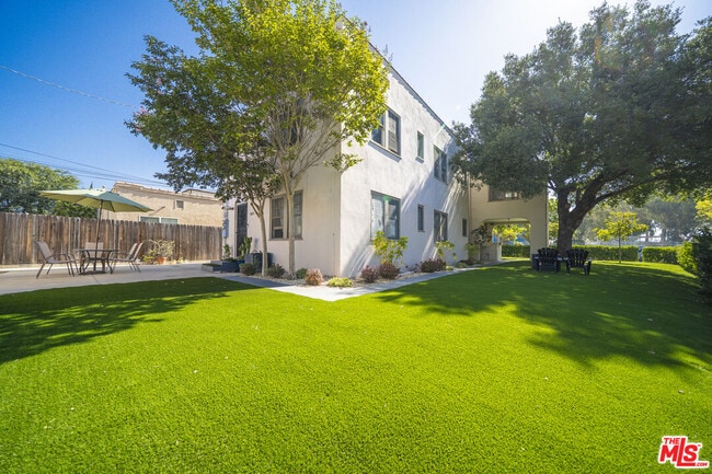 Building Photo - 1081 S Rimpau Blvd