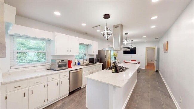 Building Photo - 2610 Walton Ave