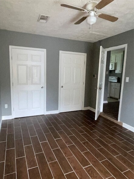 Building Photo - 4518 Oak Shadows Dr