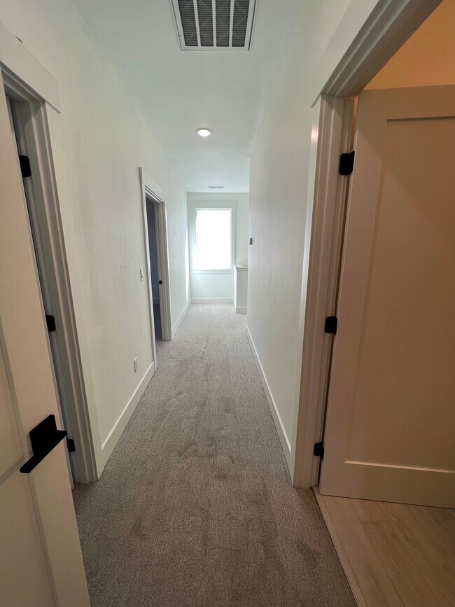 Building Photo - 313 Talons Dr