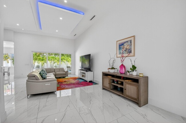 Building Photo - 711 NE 6th St