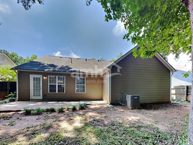 Building Photo - 4440 Grove Dr NW