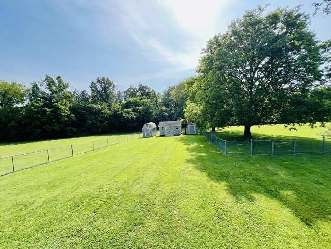 Building Photo - Charming 3-Bed, 2-Bath Home with back yard...