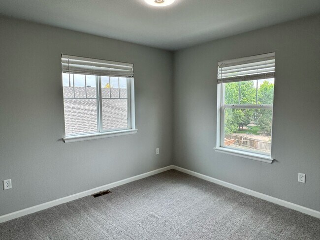 Building Photo - 10848 Hayloft St