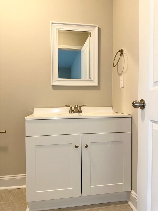 Building Photo - 459 3rd Loop Rd