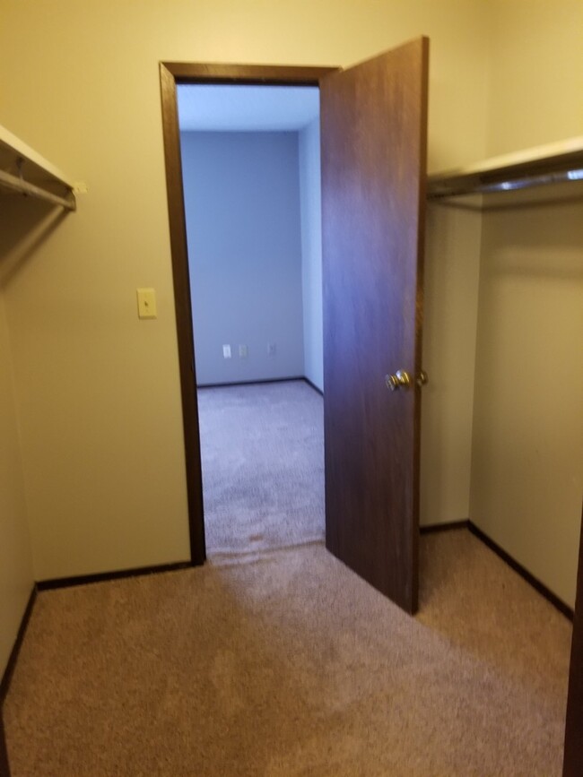 Building Photo - 2 Bed/1.5 Bath - Washer and Dryer in home!