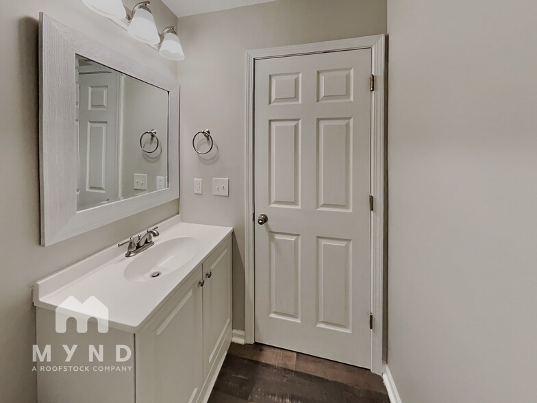 Building Photo - 5618 Union Pointe Dr