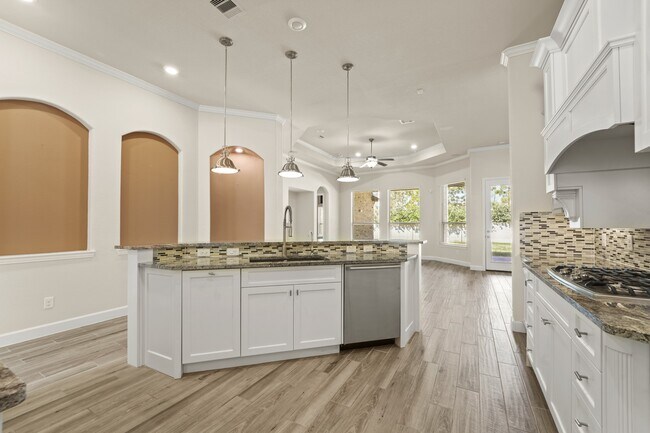 Building Photo - 9339 Fairfield Oaks Ln