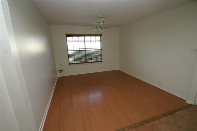 Building Photo - 6702 Isabelle Dr