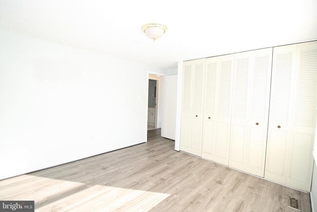 Building Photo - 1378 Rollinghouse Dr