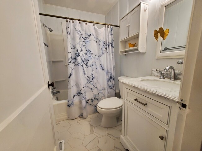 Building Photo - 829 Texas Ave