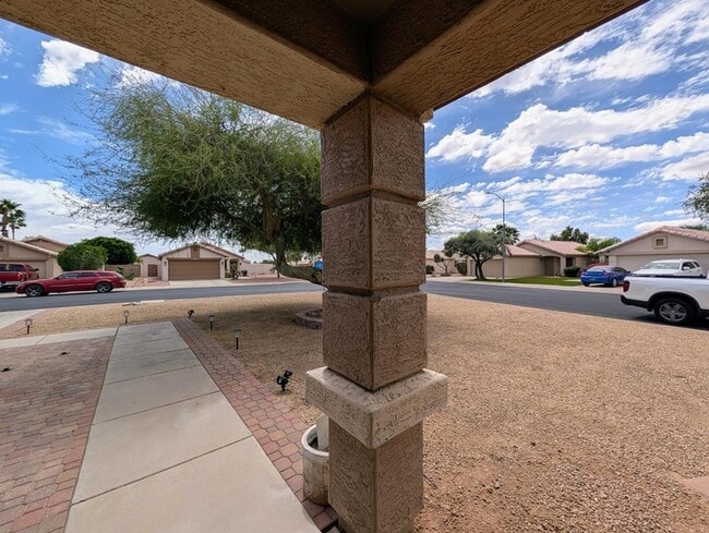 Building Photo - 15746 W Elm St