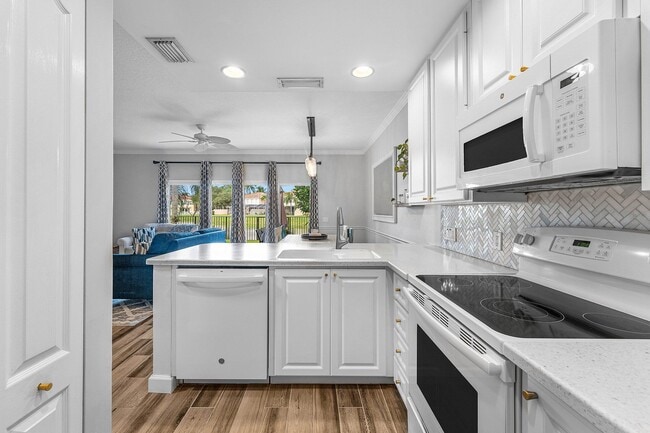 Building Photo - 2109 Tarpon Lake Way