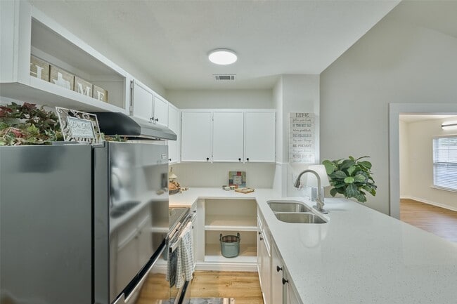 Building Photo - 31 Harbour Row Dr