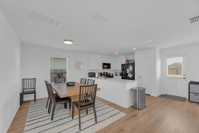 Building Photo - 2324 Willkomen Wy