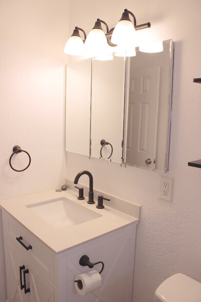 Building Photo - 202 Bruce Way