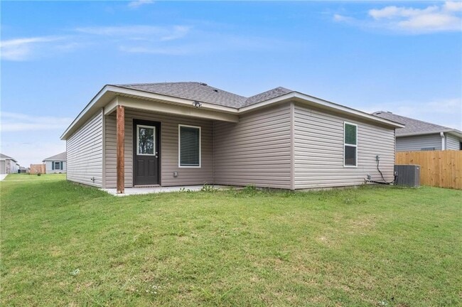 Building Photo - 3604 N Hariet Dr