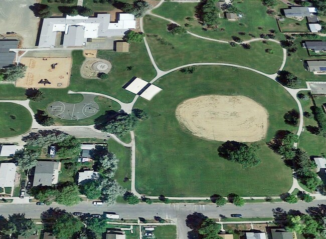 Building Photo - 1319 Walnut St