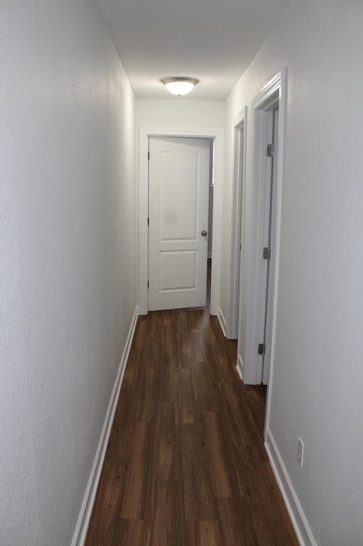 Building Photo - 900 SW Peach Tree Ln