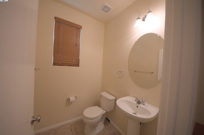 Building Photo - 549 Chaparral Loop