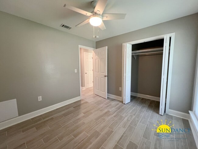 Building Photo - Inviting 3 Bedroom Home in Crestview Near Downtown & I-10!