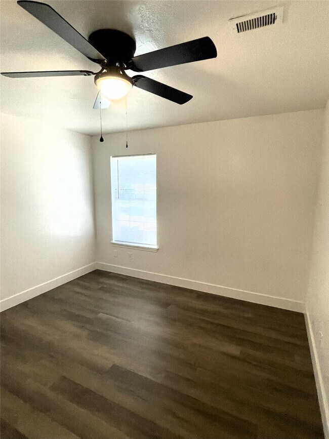 Building Photo - 741 James St