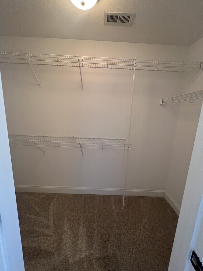 Building Photo - 599 Kicker Ct