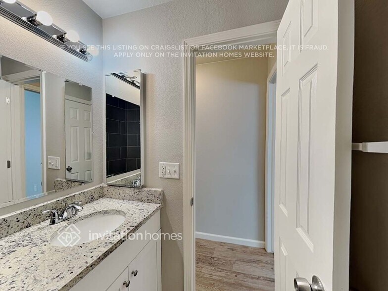 Building Photo - 8327 Firethorn Dr