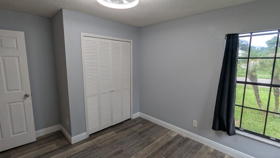 Building Photo - 492 Wild Fox Dr