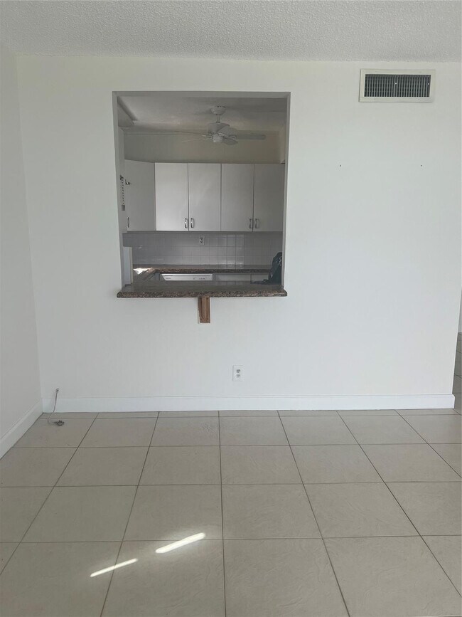 Building Photo - 400 N Surf Rd