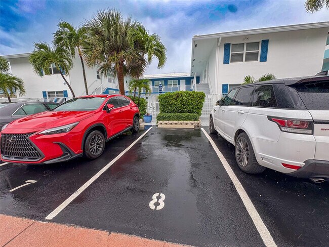 Building Photo - 4541 N Ocean Dr