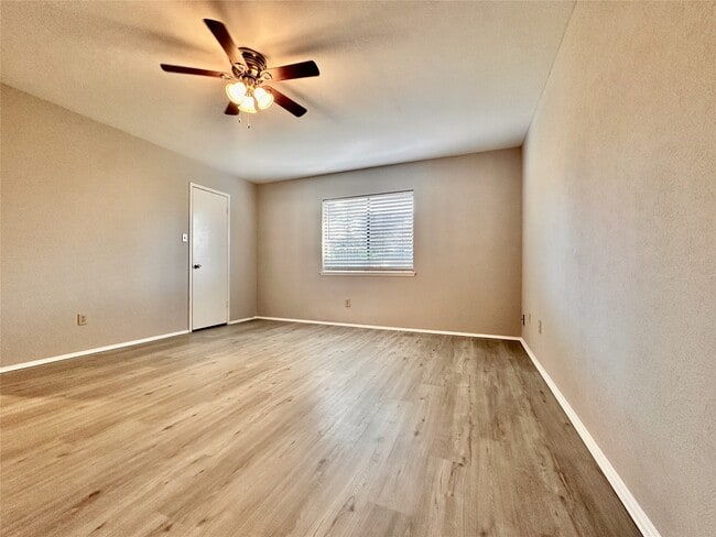 Building Photo - 5818 Evening Shadows Ln