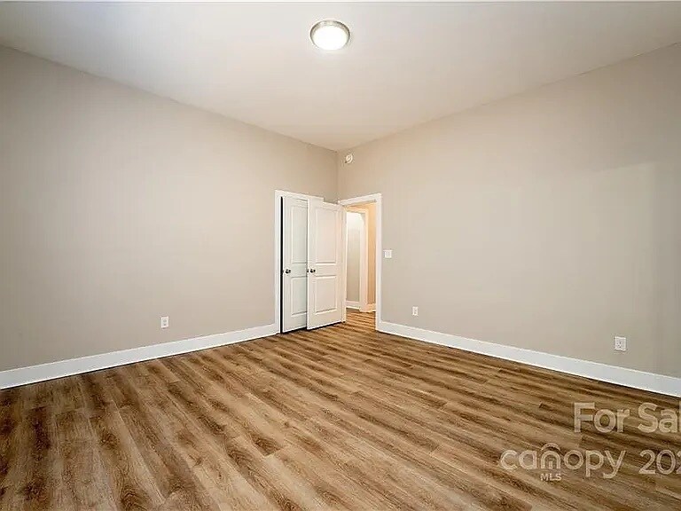 Building Photo - 301 S Cloudman St