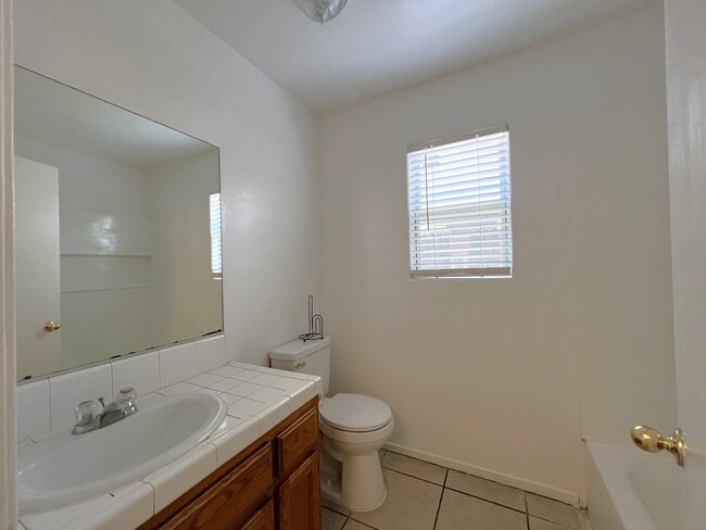 Building Photo - 1408 Interlaken Dr