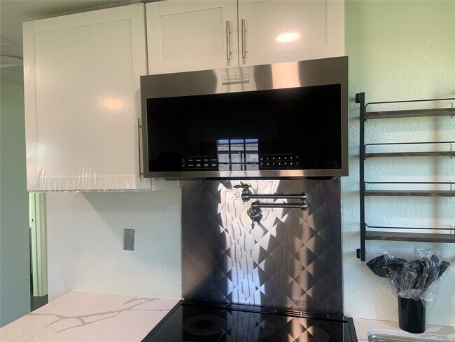 Building Photo - 8309 Autumn Ln