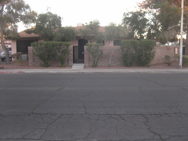 Building Photo - 4310 Caliente St