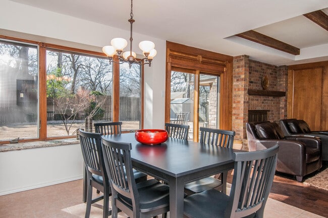Building Photo - 2947 Southridge Dr